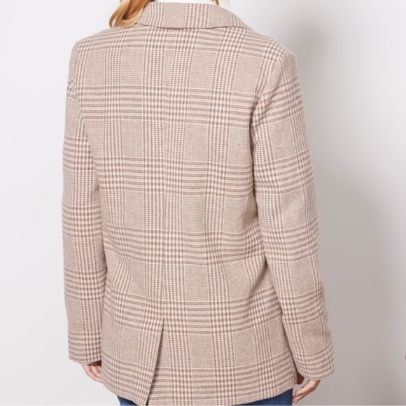 Z SUPPLY Anna Plaid Blazer in Milk Shake - Picture 6 of 16